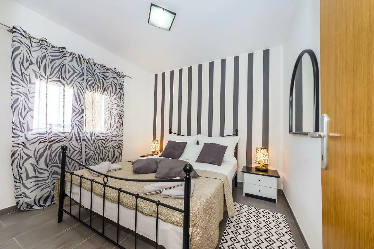 Apartments Veronika Zdrelac